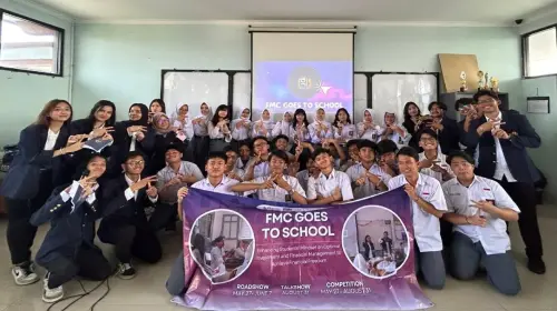 Financial Market Community Goes to School
